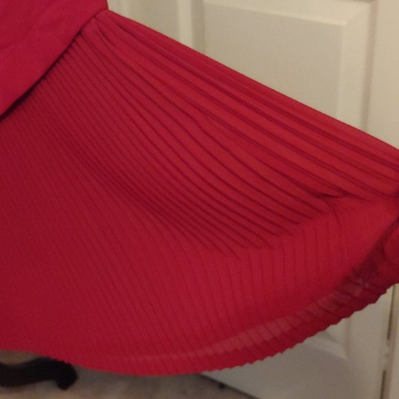 Dress... LADY in RED - Picture 3 of 6